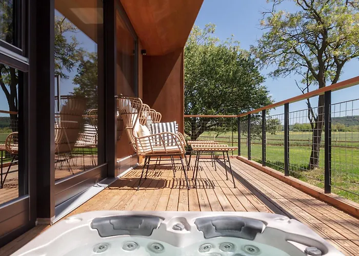 Kapolcsi Sziklak Κάμπινγκ *