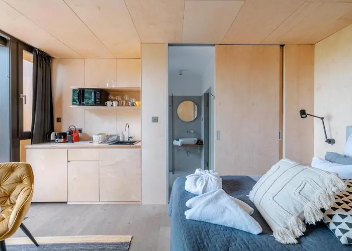 Kapolcsi Sziklak Κάμπινγκ *